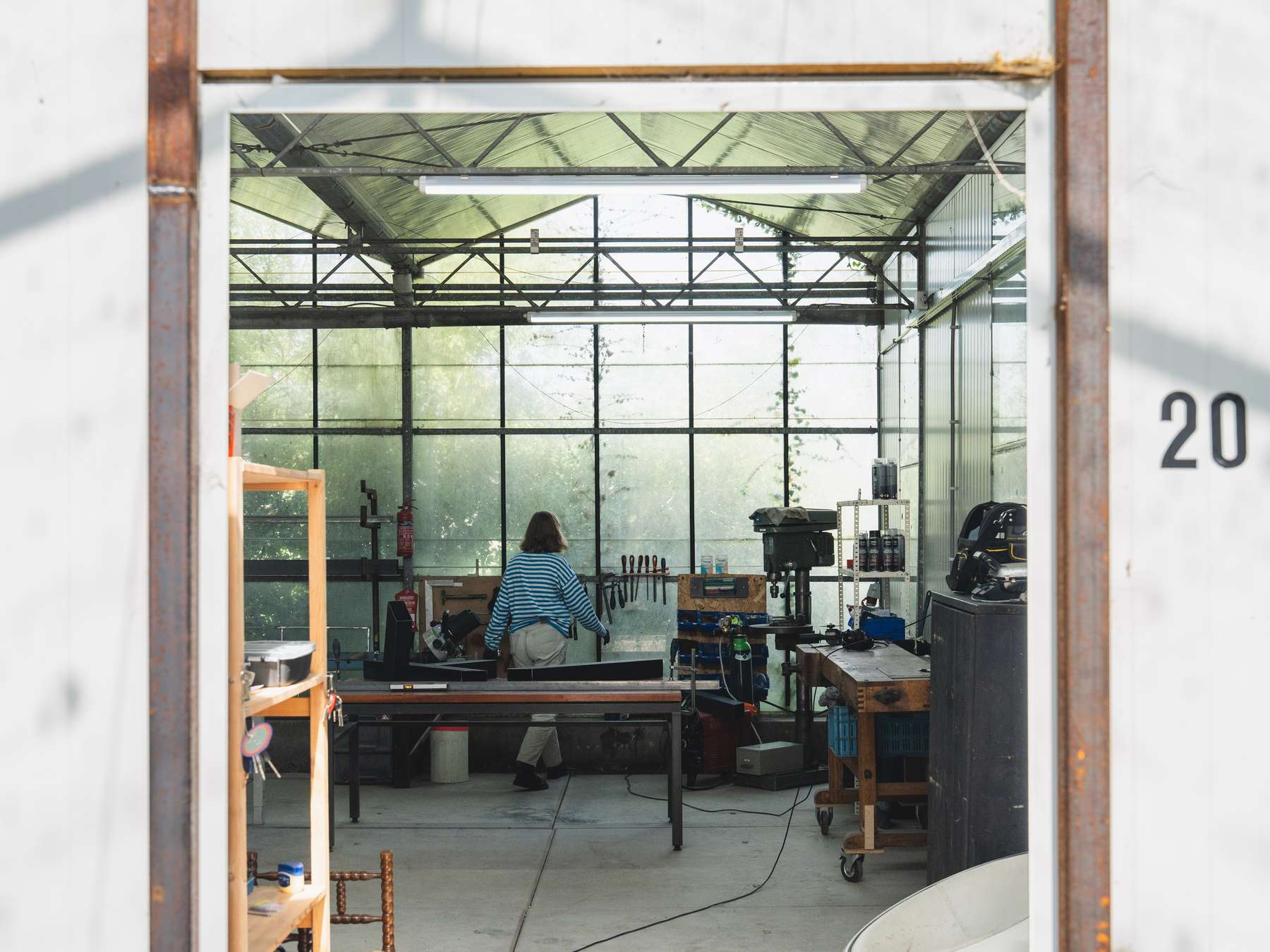 Karlijn at work in the STAHL.STUDIO workshop in Amsterdam